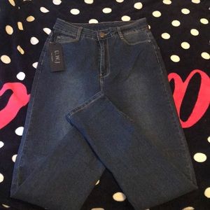 Fashion Nova skinny high waisted jeans! Med. wash.